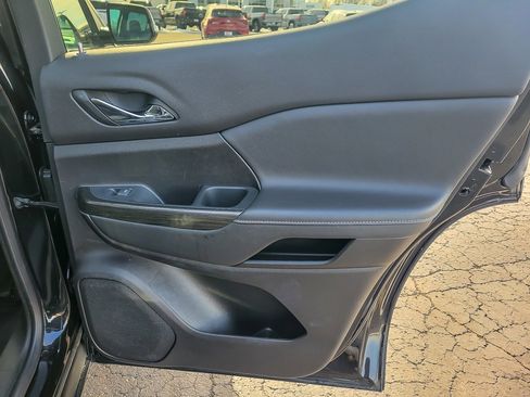 Used 2023 GMC Acadia SLT w/ Elevation Edition image 23