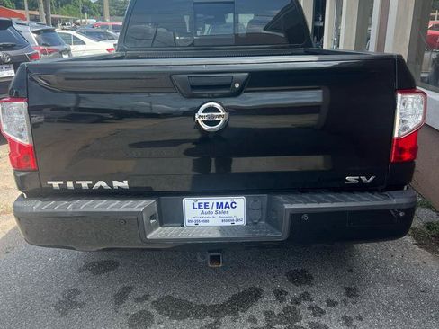 Used 2018 Nissan Titan SV w/ SV Convenience Package RWD image 6