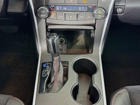 Used 2015 Toyota Camry XSE image 38