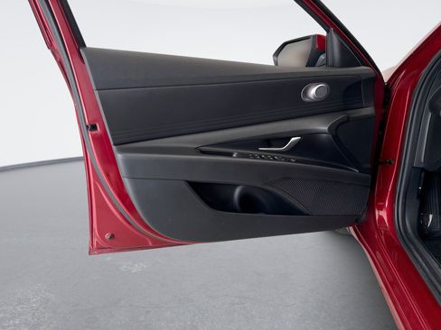 Used 2024 Hyundai Elantra SEL FWD image 9