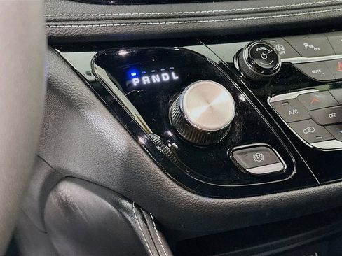 Certified 2025 Chrysler Pacifica Limited image 26