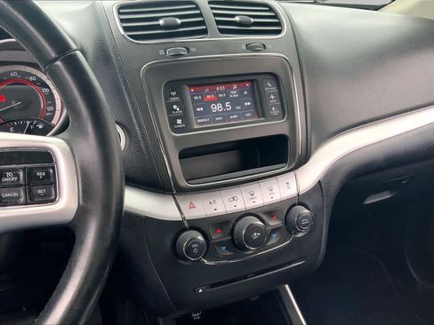 Used 2019 Dodge Journey SE w/ Connectivity Group FWD image 7