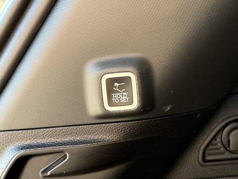 Used 2024 Jeep Grand Cherokee Limited w/ Luxury Tech Group II image 12