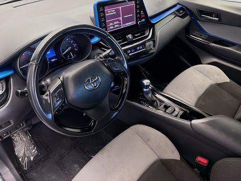 Used 2019 Toyota C-HR XLE FWD image 7