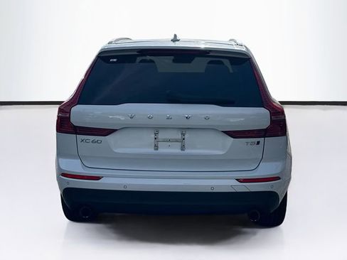 Used 2021 Volvo XC60 T5 Momentum image 7