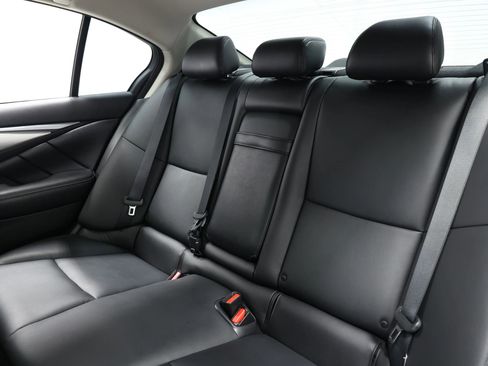 Used 2019 INFINITI Q50 Luxe w/ Essential Package (3.0T Luxe) image 3