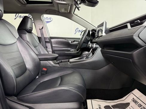 Used 2024 Toyota RAV4 XLE Premium image 18
