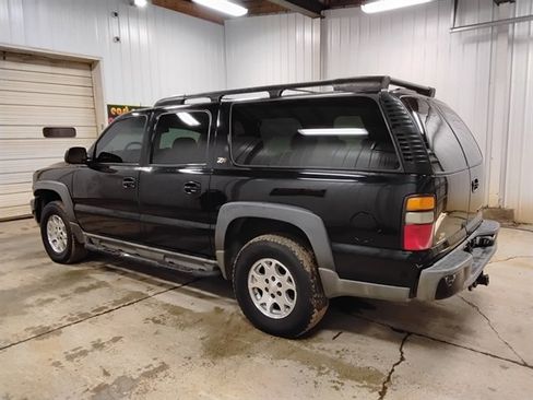 Used 2004 Chevrolet Suburban Z71 w/ Preferred Equipment Group AWD/4WD image 6