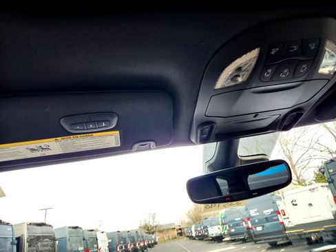 New 2025 Chrysler Pacifica Select image 28