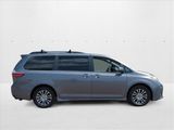Used 2018 Toyota Sienna XLE image 4