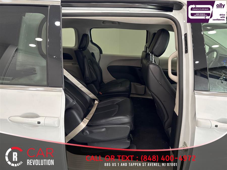 Used 2024 Chrysler Pacifica Limited FWD image 74