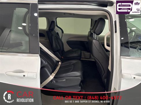Used 2024 Chrysler Pacifica Limited FWD image 74