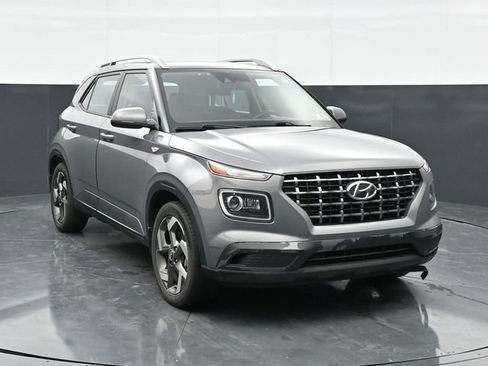 Used 2020 Hyundai Venue SEL w/ Convenience + Premium Package FWD image 4