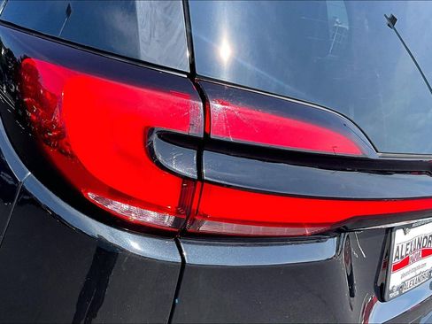 Used 2023 Chrysler Pacifica Touring-L FWD image 27