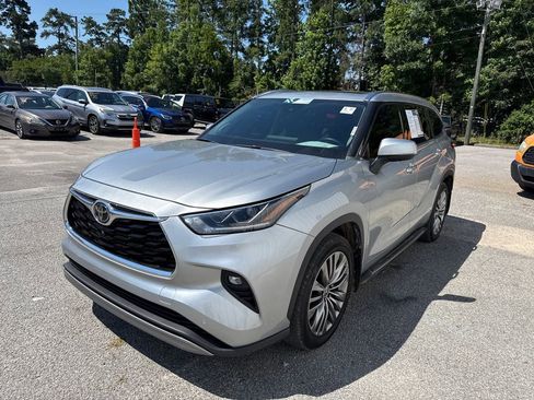 Used 2020 Toyota Highlander Platinum AWD/4WD image 3