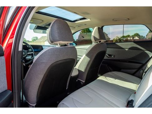 Used 2021 Hyundai Elantra Limited FWD image 13
