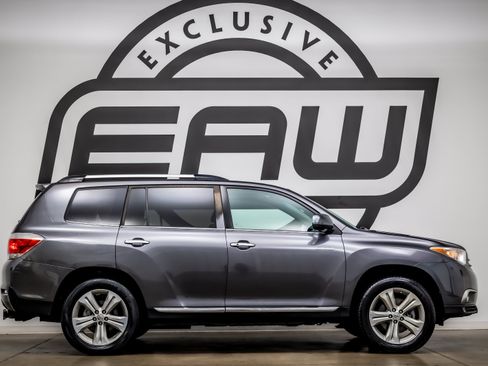 Used 2012 Toyota Highlander Limited w/ Tow Pkg FWD image 9