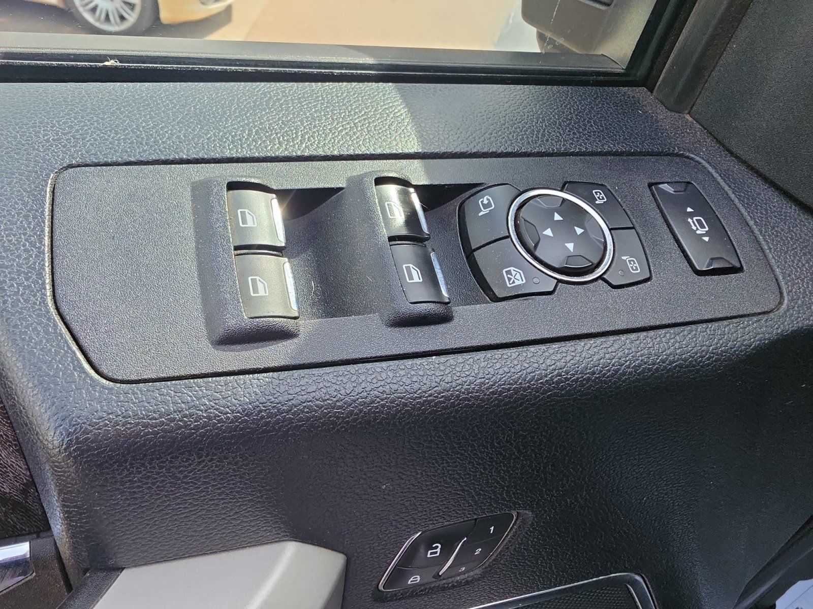 Used 2019 Ford F350 Lariat w/ Lariat Value Package AWD/4WD image 11