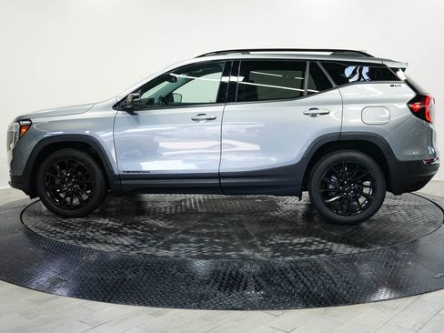 Used 2023 GMC Terrain SLT w/ Tech Package AWD/4WD image 4