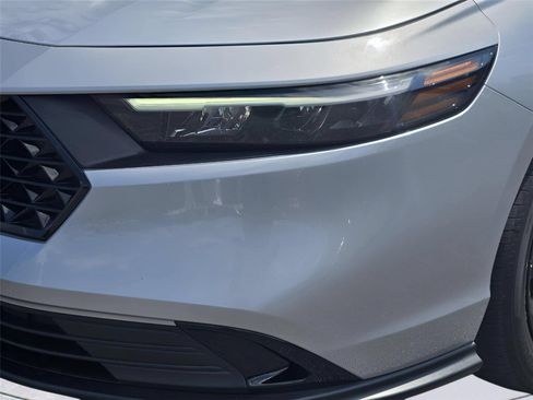 Used 2025 Honda Accord SE image 10