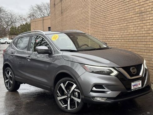 Used 2022 Nissan Rogue Sport SL w/ Premium Package image 2