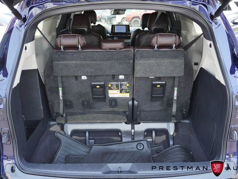 Used 2023 Toyota Sienna Platinum AWD/4WD image 47