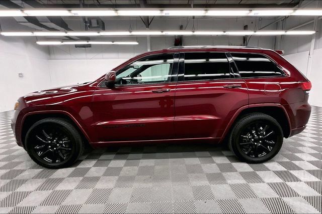 Used 2020 Jeep Grand Cherokee Altitude AWD/4WD image 14