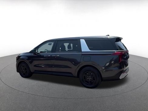 Used 2026 Kia Carnival FWD image 10