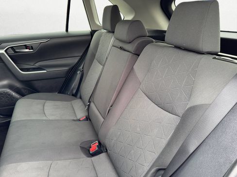 Used 2022 Toyota RAV4 XLE AWD/4WD image 14
