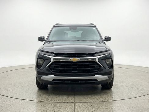 Used 2025 Chevrolet TrailBlazer LT FWD image 2