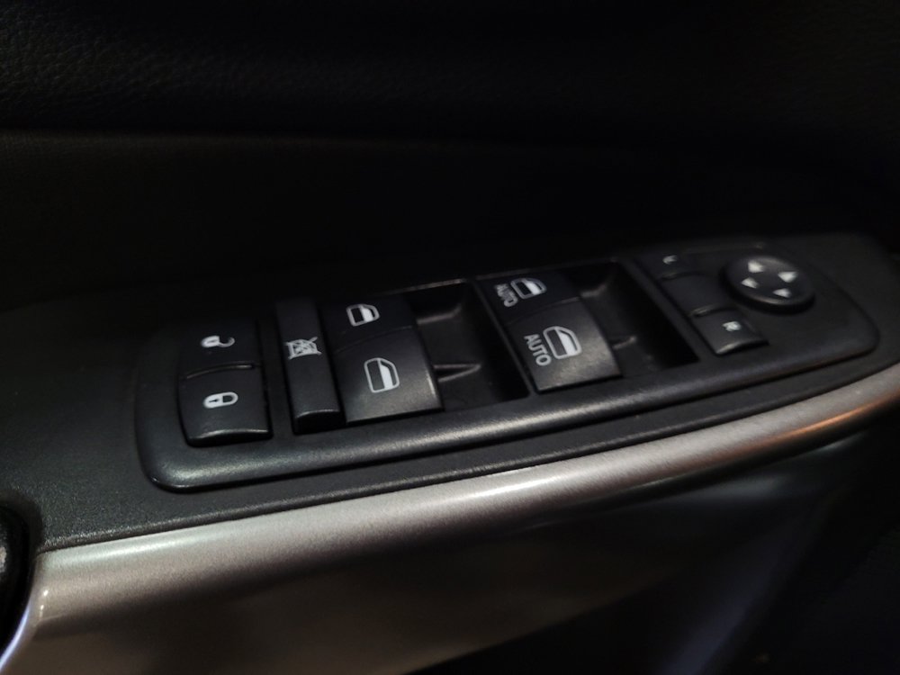 Used 2019 Jeep Cherokee Limited FWD image 27
