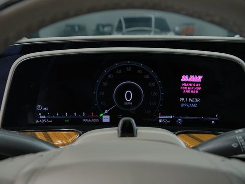 Used 2024 Cadillac Escalade Sport Platinum w/ LPO, ONYX Package image 93