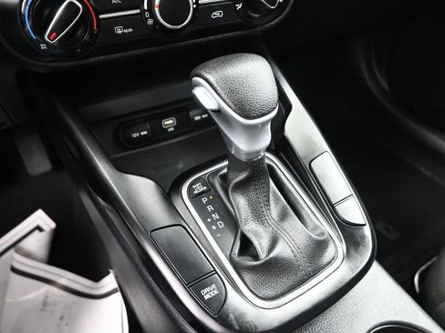 Used 2023 Kia Soul LX w/ LX Technology Package FWD image 21