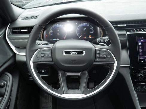 New 2025 Jeep Grand Cherokee L Altitude image 18