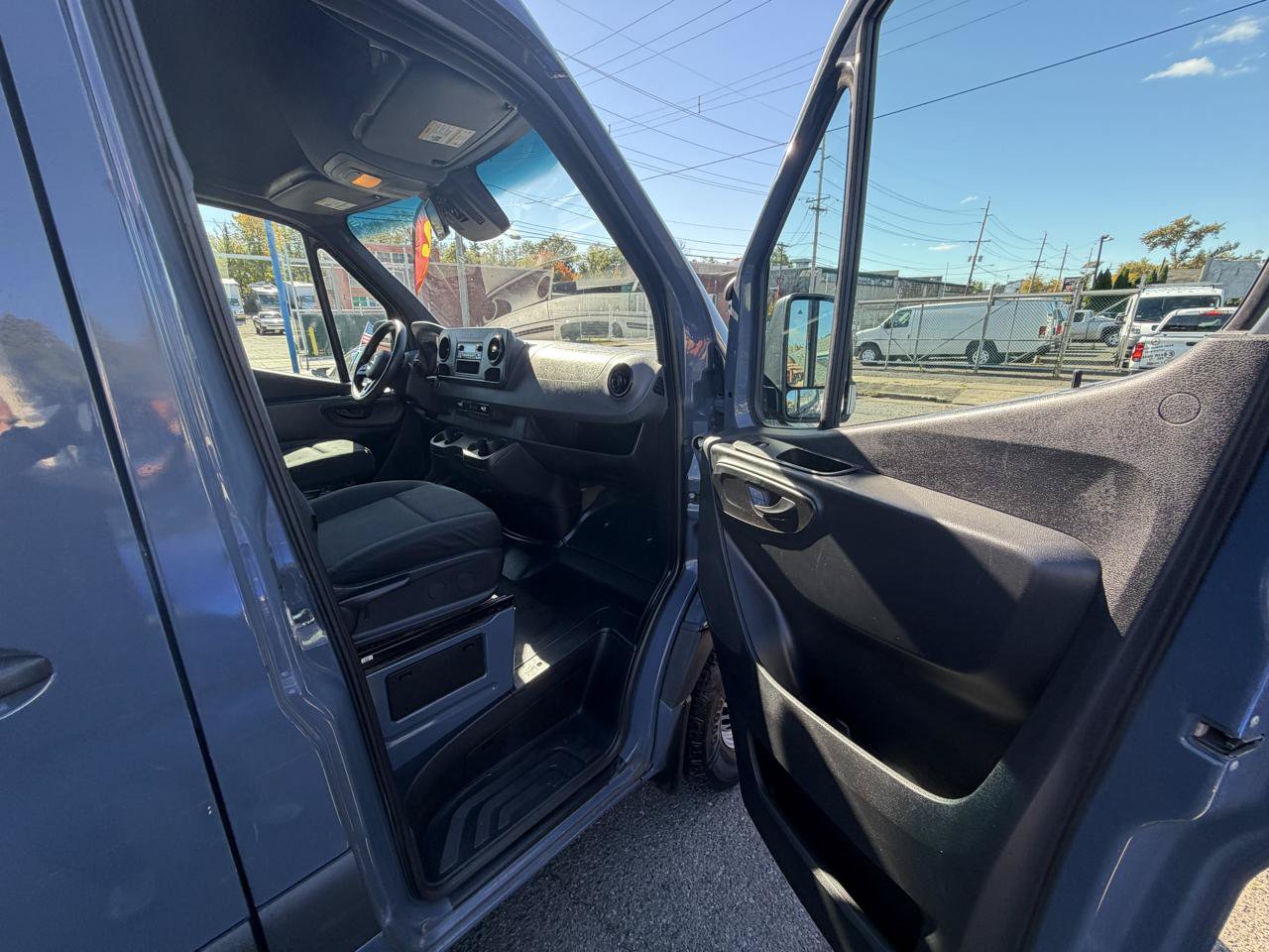 Used 2021 Mercedes-Benz Sprinter 2500 image 22