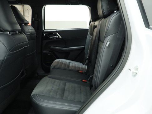 New 2026 Mitsubishi Outlander LE FWD image 24