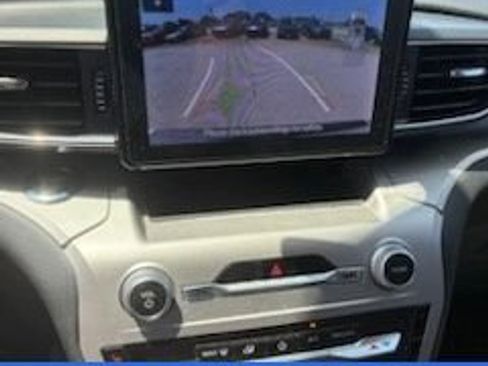 Used 2022 Ford Explorer XLT w/ Equipment Group 202A RWD image 9