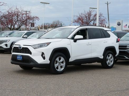 Used 2021 Toyota RAV4 XLE image 3