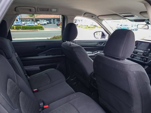 Used 2024 Nissan Pathfinder S FWD image 17