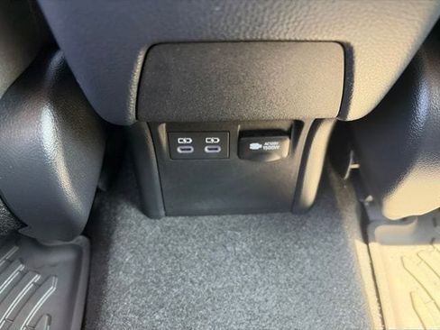 Used 2024 Toyota Prius Prime FWD image 17