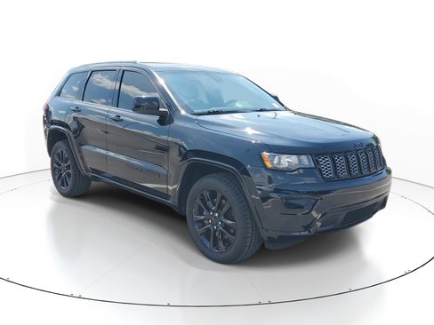 Used 2021 Jeep Grand Cherokee Laredo X RWD image 2
