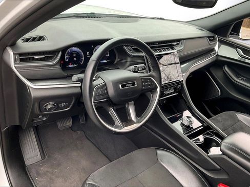 Certified 2022 Jeep Grand Cherokee L Laredo image 19