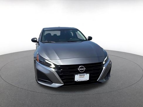 Used 2025 Nissan Altima 2.5 SV FWD image 13