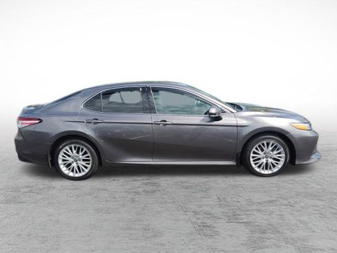 Certified 2020 Toyota Camry XLE FWD image 4
