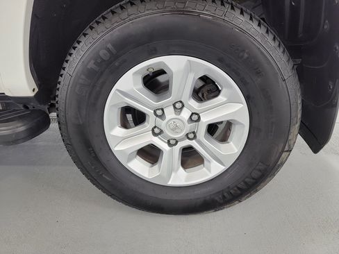 Used 2017 Toyota 4Runner SR5 Premium AWD/4WD image 11