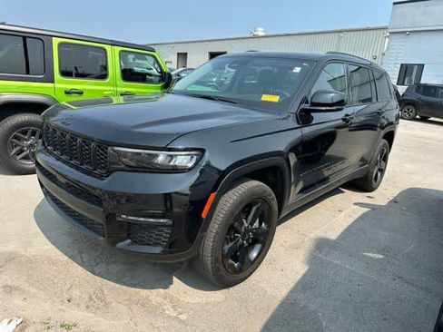 Used 2023 Jeep Grand Cherokee L Limited w/ Black Appearance Package AWD/4WD image 2