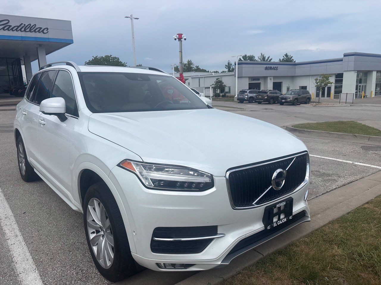 Used 2018 Volvo XC90 T5 Momentum w/ Convenience Package FWD image 8