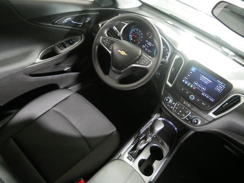 Used 2025 Chevrolet Malibu LT image 9