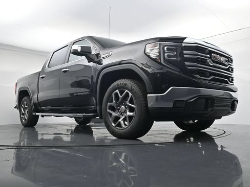 Used 2023 GMC Sierra 1500 SLT w/ SLT Premium Package AWD/4WD image 32