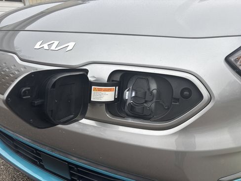 Used 2022 Kia Niro EX w/ Cold Weather Package image 12